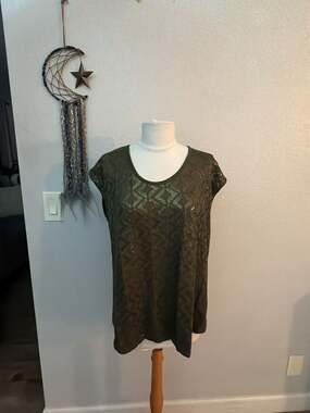 Liz Claiborne Women's Olive Green Sequined Geometric Pattern Cap Sleeve Top